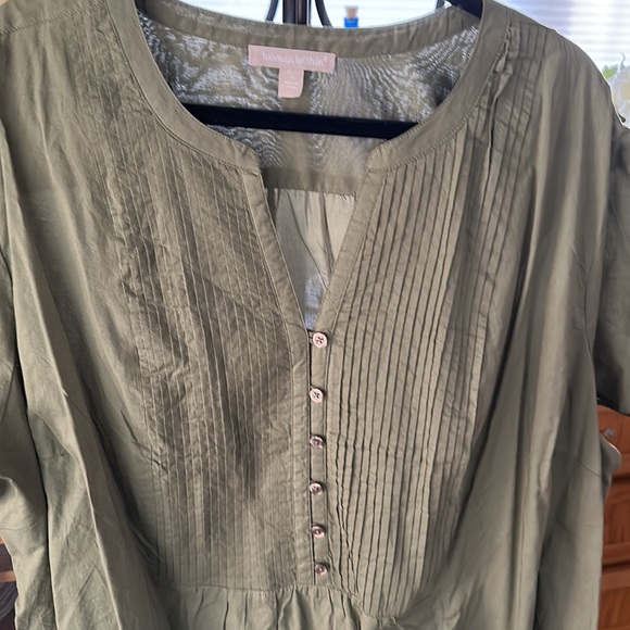 Pleat front blouse - Picture 2 of 4